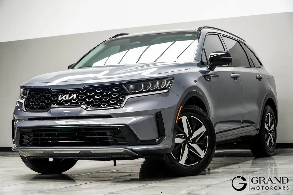 Silver 2023 Kia Sorento S for sale in Kennesaw, GA