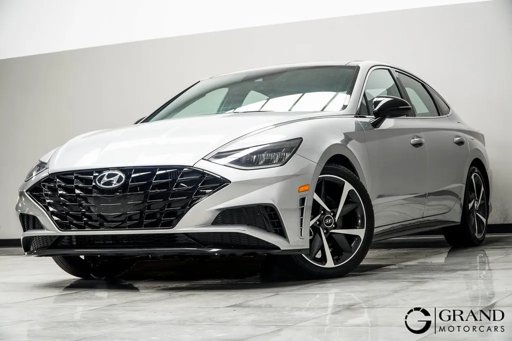 Silver 2022 Hyundai Sonata SEL Plus for sale in Kennesaw, GA