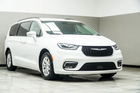 More photos of 2022 Chrysler Pacifica Touring L at Grand Motorcars Kennesaw, GA