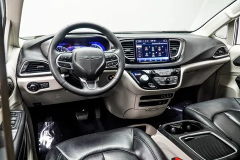 More photos of 2022 Chrysler Pacifica Touring L at Grand Motorcars Kennesaw, GA