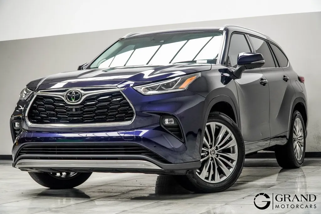 Blue 2022 Toyota Highlander Platinum for sale in Kennesaw, GA