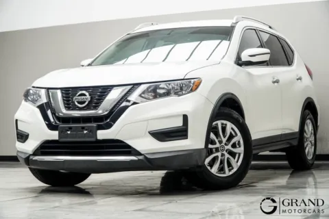 White 2017 Nissan Rogue SV for sale in Kennesaw, GA