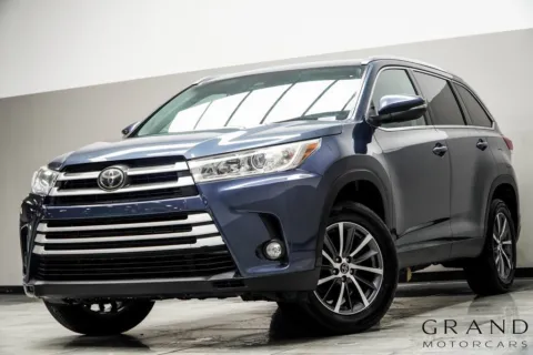 Blue 2019 Toyota Highlander SE for sale in Kennesaw, GA