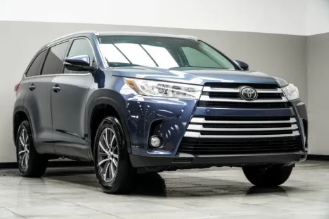 More photos of 2019 Toyota Highlander SE at Grand Motorcars Kennesaw, GA