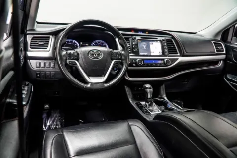 More photos of 2019 Toyota Highlander SE at Grand Motorcars Kennesaw, GA