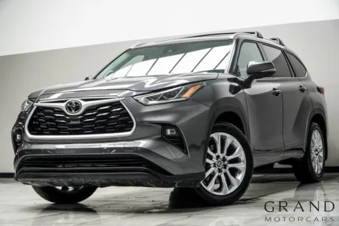 Gray 2023 Toyota Highlander Limited for sale in Kennesaw, GA
