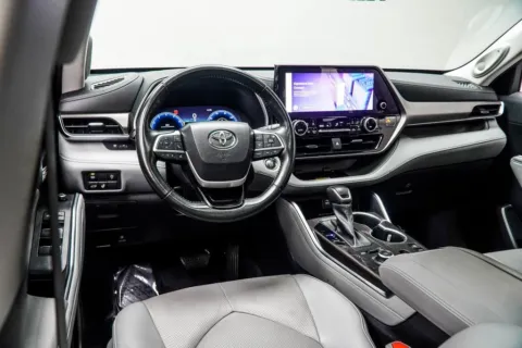 More photos of 2023 Toyota Highlander Limited at Grand Motorcars Kennesaw, GA