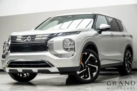 Silver 2022 Mitsubishi Outlander ES for sale in Kennesaw, GA