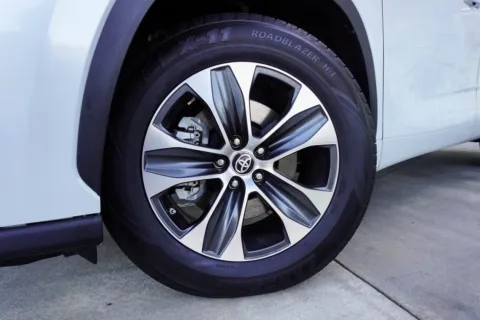 Photos of 2022 Toyota Highlander XLE for sale in Macon, GA at Grand Infiniti of Macon