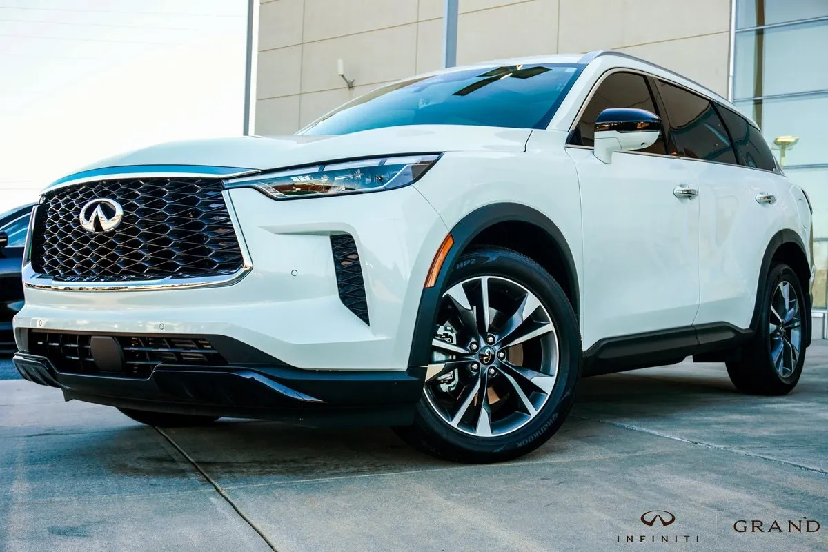White 2025 INFINITI QX60 LUXE for sale in Macon, GA