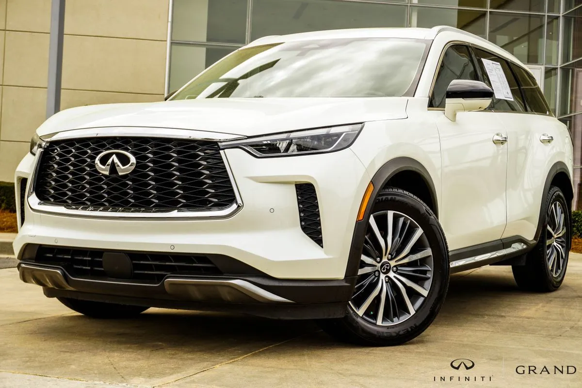 White 2023 INFINITI QX60 Sensory for sale in Macon, GA