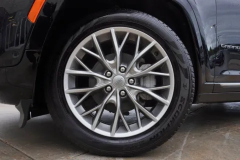 Another view of 2023 Jeep Grand Cherokee Summit for sale in Macon, GA at Grand Infiniti of Macon