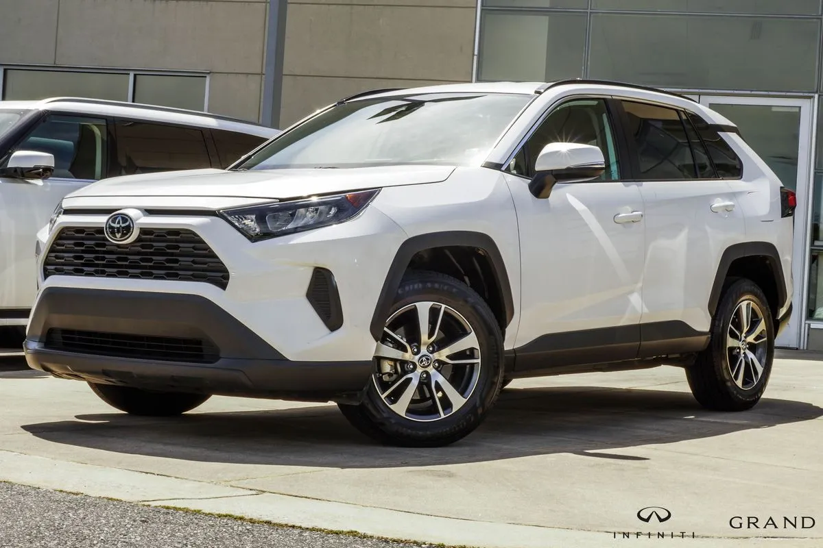 White 2019 Toyota RAV4 LE for sale in Macon, GA