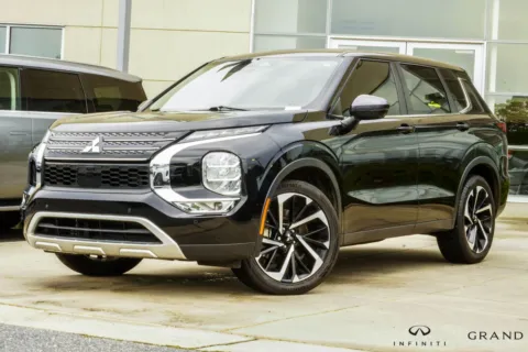 Black 2022 Mitsubishi Outlander SE for sale in Macon, GA