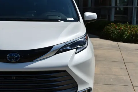 More photos of 2021 Toyota Sienna Platinum at Grand Infiniti of Macon, GA