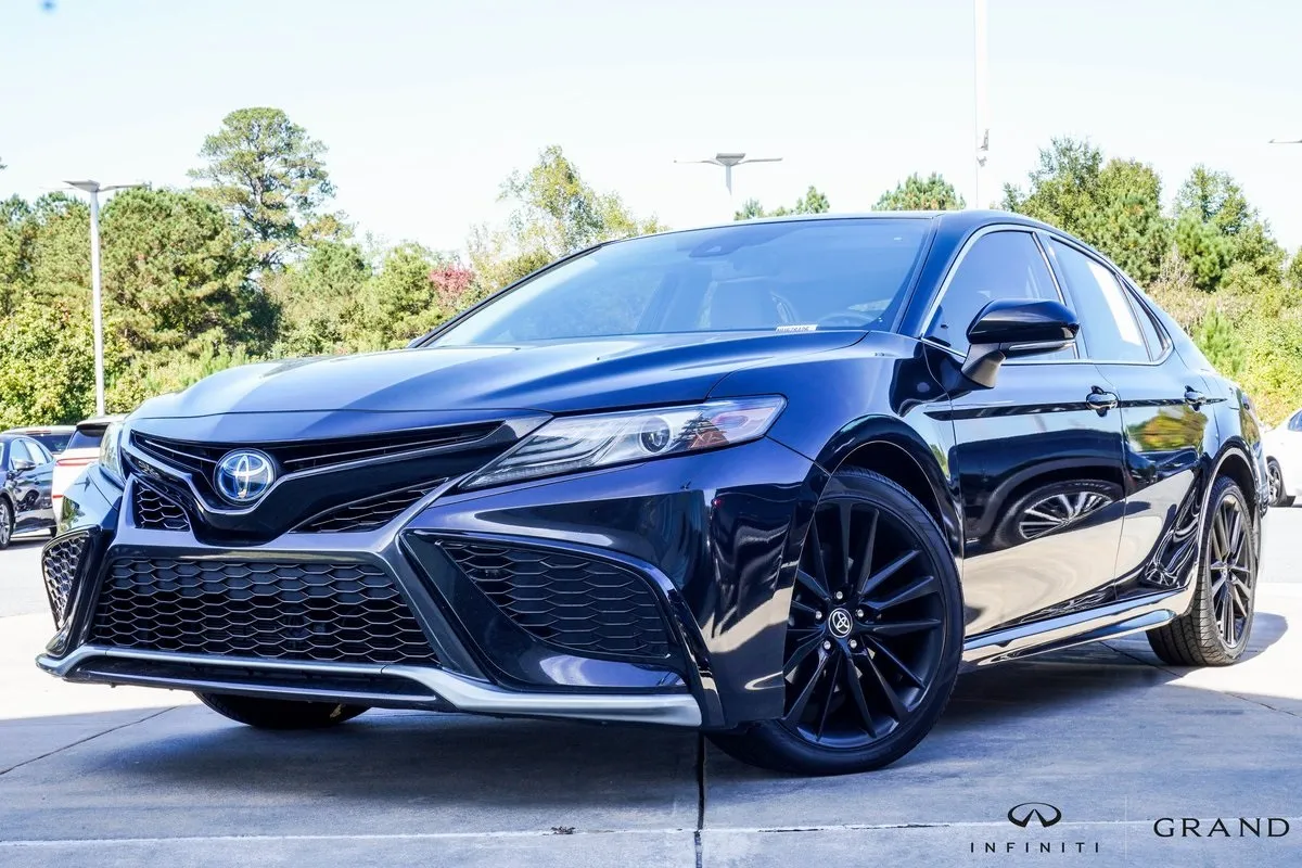 Black 2022 Toyota Camry Hybrid XSE for sale in Macon, GA