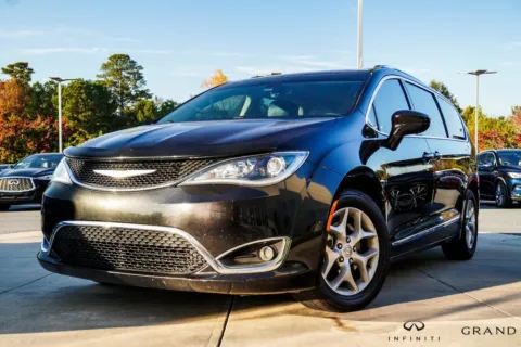 Black 2017 Chrysler Pacifica Touring L Plus for sale in Macon, GA