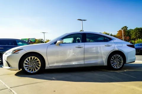 Another view of 2019 Lexus ES 350 Luxury for sale in Macon, GA at Grand Infiniti of Macon