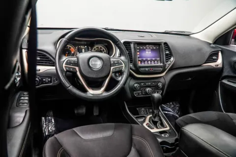 More photos of 2016 Jeep Cherokee Latitude at Carvilla, GA