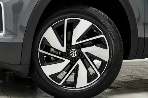 Another view of 2025 Volkswagen Atlas 2.0T SE w/Technology for sale in Kennesaw, GA at Carvilla