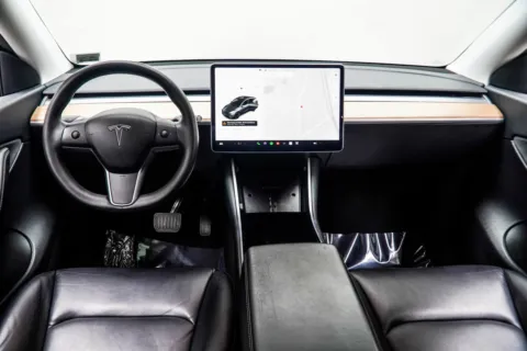 More photos of 2020 Tesla Model Y Long Range at Carvilla, GA