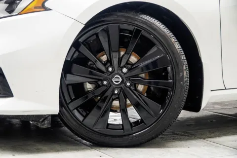 Another view of 2022 Nissan Altima 2.5 Platinum for sale in Kennesaw, GA at Carvilla