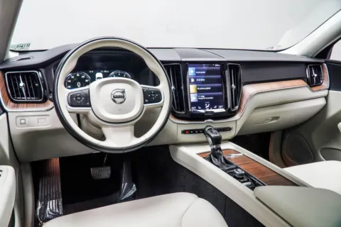 More photos of 2021 Volvo XC60 T6 Momentum at Carvilla, GA