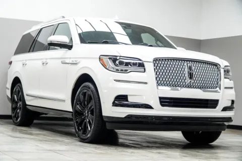 More photos of 2023 Lincoln Navigator Reserve at Carvilla, GA