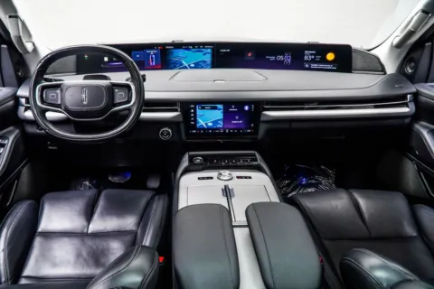 More photos of 2025 Lincoln Navigator Reserve at Carvilla, GA