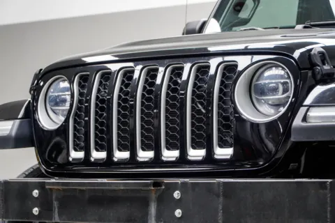 Photos of 2022 Jeep Gladiator Overland for sale in Kennesaw, GA at Carvilla