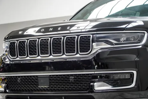 Photos of 2022 Jeep Wagoneer Series III for sale in Kennesaw, GA at Carvilla