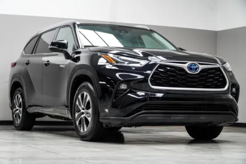 More photos of 2021 Toyota Highlander Hybrid XLE at Carvilla, GA