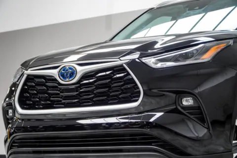 Photos of 2021 Toyota Highlander Hybrid XLE for sale in Kennesaw, GA at Carvilla