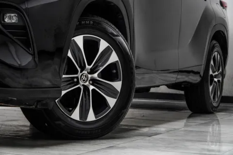 Another view of 2021 Toyota Highlander Hybrid XLE for sale in Kennesaw, GA at Carvilla