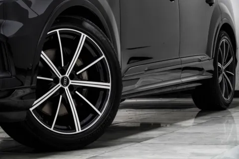 More photos of 2024 Audi Q7 55 Prestige at Carvilla, GA