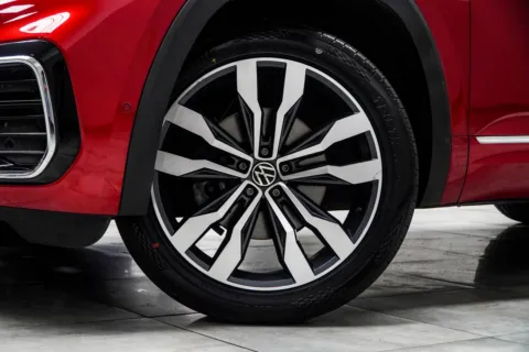 Another view of 2020 Volkswagen Atlas Cross Sport 3.6L V6 SEL Premium R-Line for sale in Kennesaw, GA at Carvilla