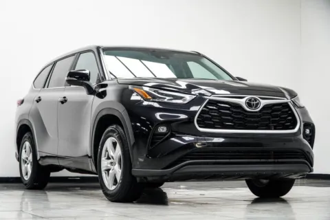 More photos of 2025 Toyota Highlander LE at Carvilla, GA