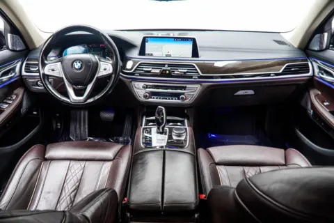 More photos of 2022 BMW 7 Series 750i xDrive at Carvilla, GA