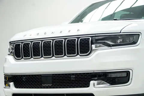 Photos of 2022 Jeep Wagoneer Series II for sale in Kennesaw, GA at Carvilla