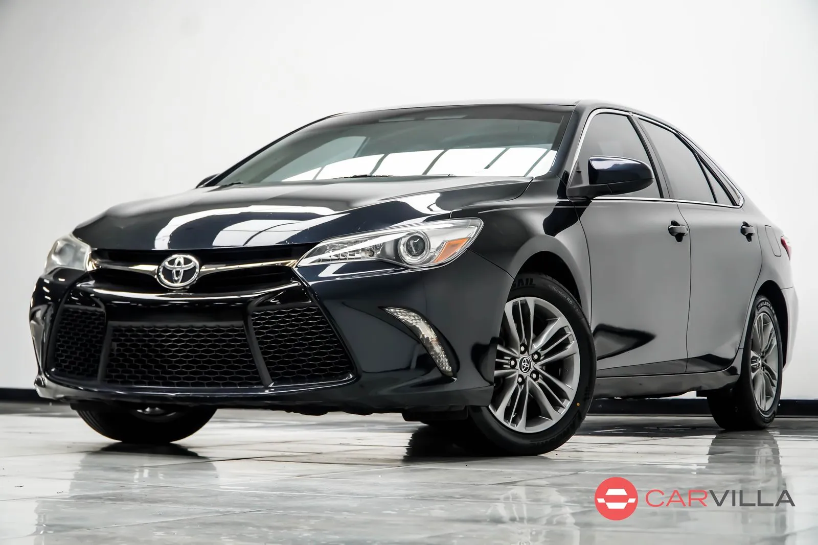 Gray 2015 Toyota Camry SE for sale in Kennesaw, GA
