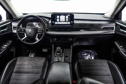 More photos of 2024 Mitsubishi Outlander SE at Carvilla, GA