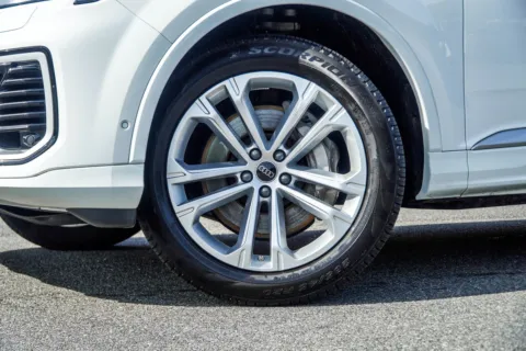 More photos of 2025 Audi Q7 55 Premium Plus at Carvilla, GA