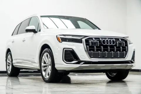 More photos of 2025 Audi Q7 55 Premium Plus at Carvilla, GA