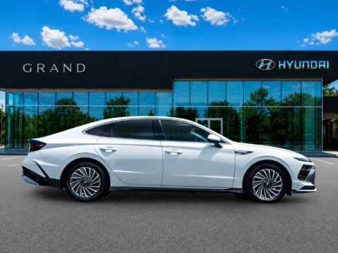 Photos of 2025 Hyundai Sonata Hybrid SEL for sale in Kennesaw, GA at Carvilla