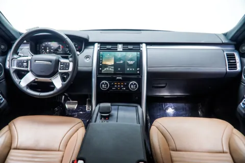 More photos of 2024 Land Rover Discovery Dynamic SE at Carvilla, GA