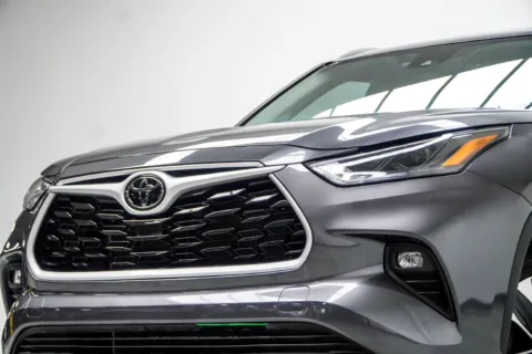 Photos of 2024 Toyota Highlander XLE for sale in Kennesaw, GA at Carvilla
