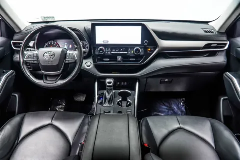 More photos of 2024 Toyota Highlander XLE at Carvilla, GA