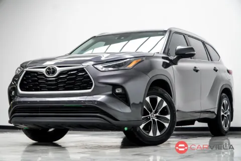 Gray 2024 Toyota Highlander XLE for sale in Kennesaw, GA