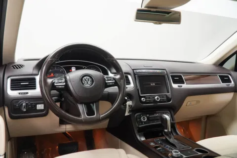More photos of 2015 Volkswagen Touareg V6 TDI at Carvilla, GA