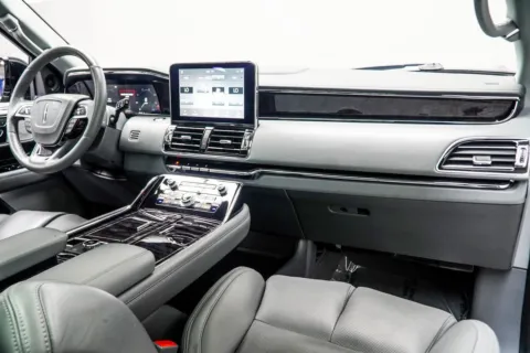 More photos of 2020 Lincoln Navigator Reserve at Carvilla, GA